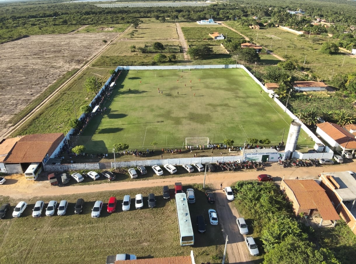 Arena de futebol na região do Novo Campestre em Trairi/CE — referência de entorno