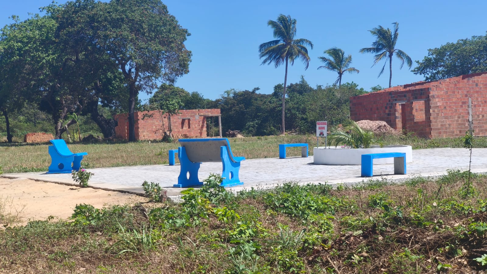 Área de lazer da praça do Residencial Gualdrapas em Trairi/CE