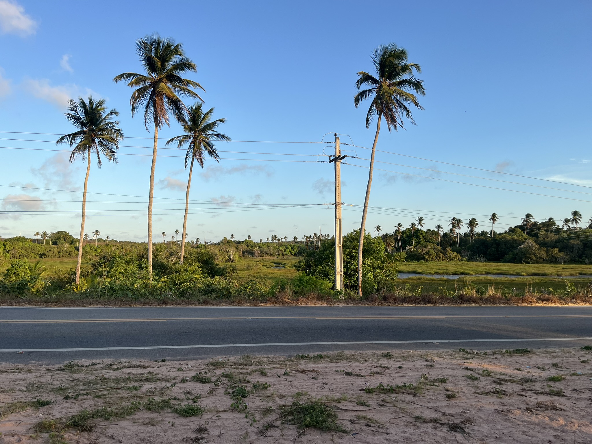 Acesso à Vila Coqueirais com rede elétrica instalada